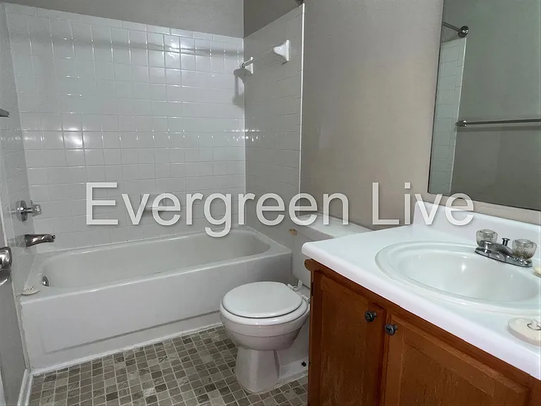 105 Celestin Ct — Photo 14