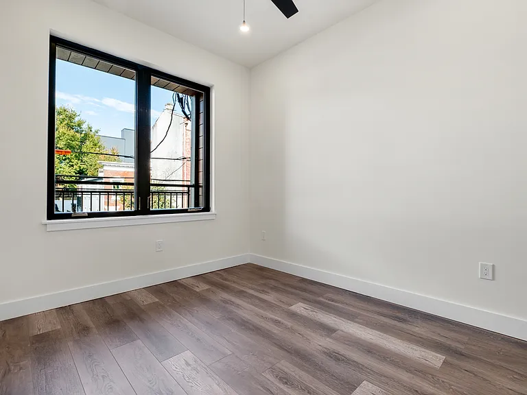 2025 Amber St #B — Photo 16