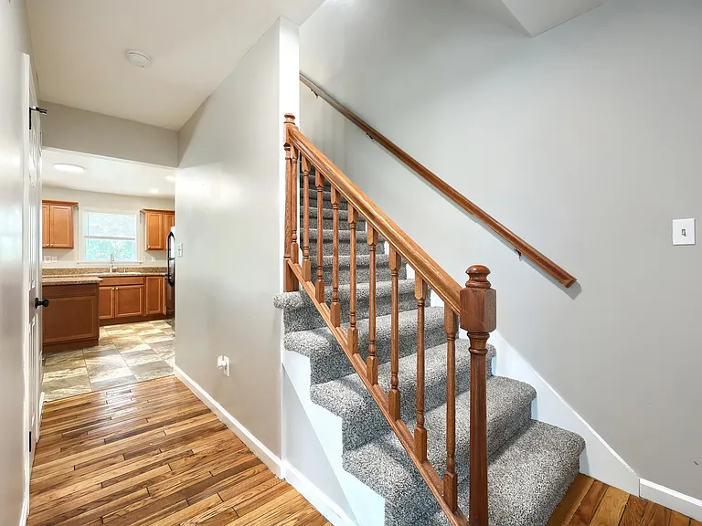 1676 Taylor Dr — Photo 16
