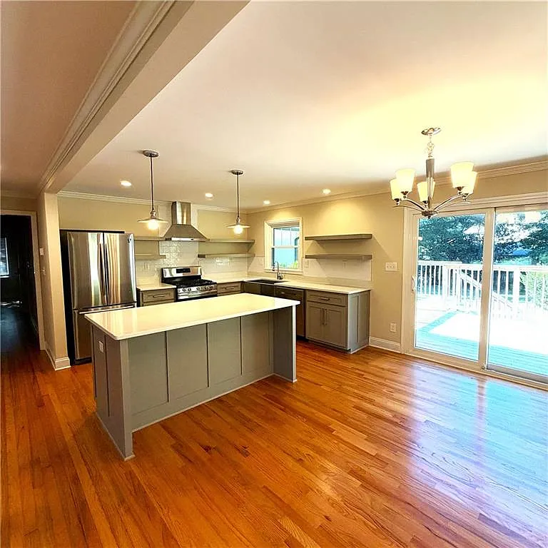 3 bed, 2.0 bath, 1185 sqft, $3,400 — Photo 3