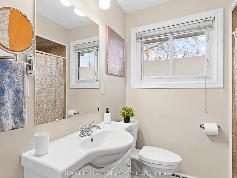 298 Barton St — Photo 16