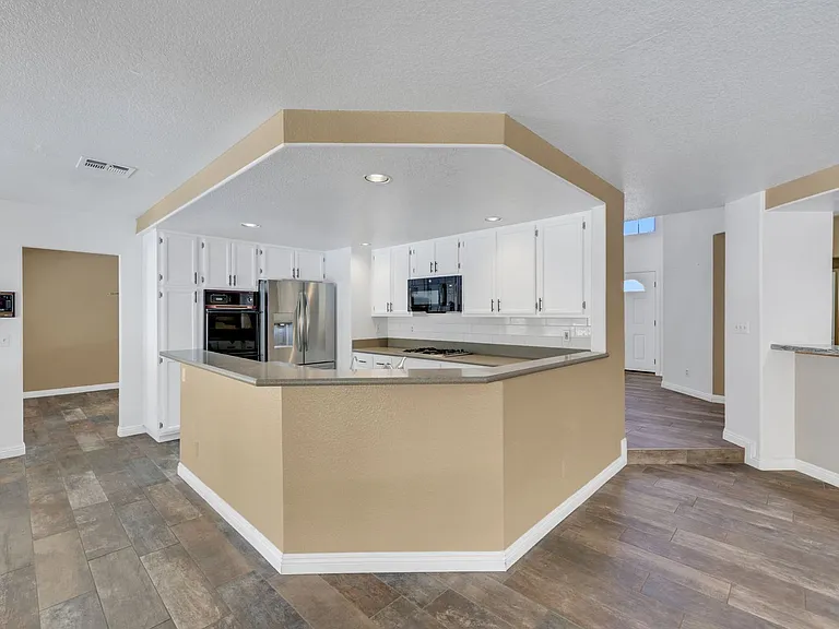 815 Stillwater Ln — Photo 6