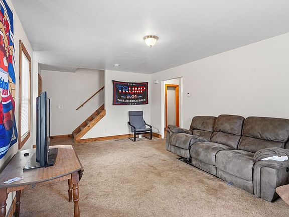 5th image of 1181 Russell Rd