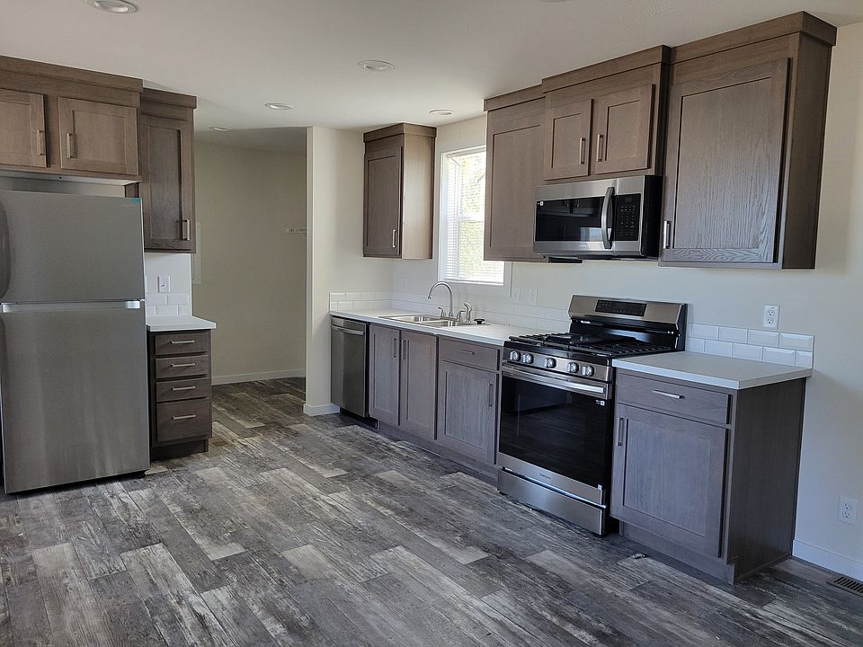 2nd image of 209 Highland Dr #739