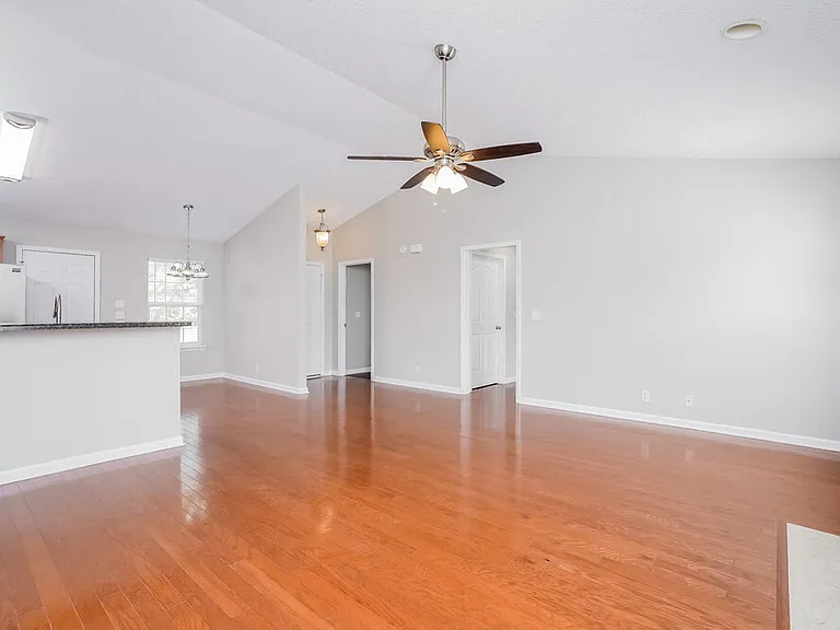 3327 Velvet Ct — Photo 5