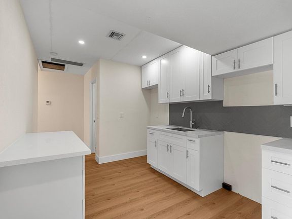 5th image of 865 SE 12th St #A
