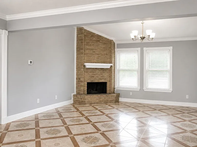 12815 Venice Ln — Photo 3