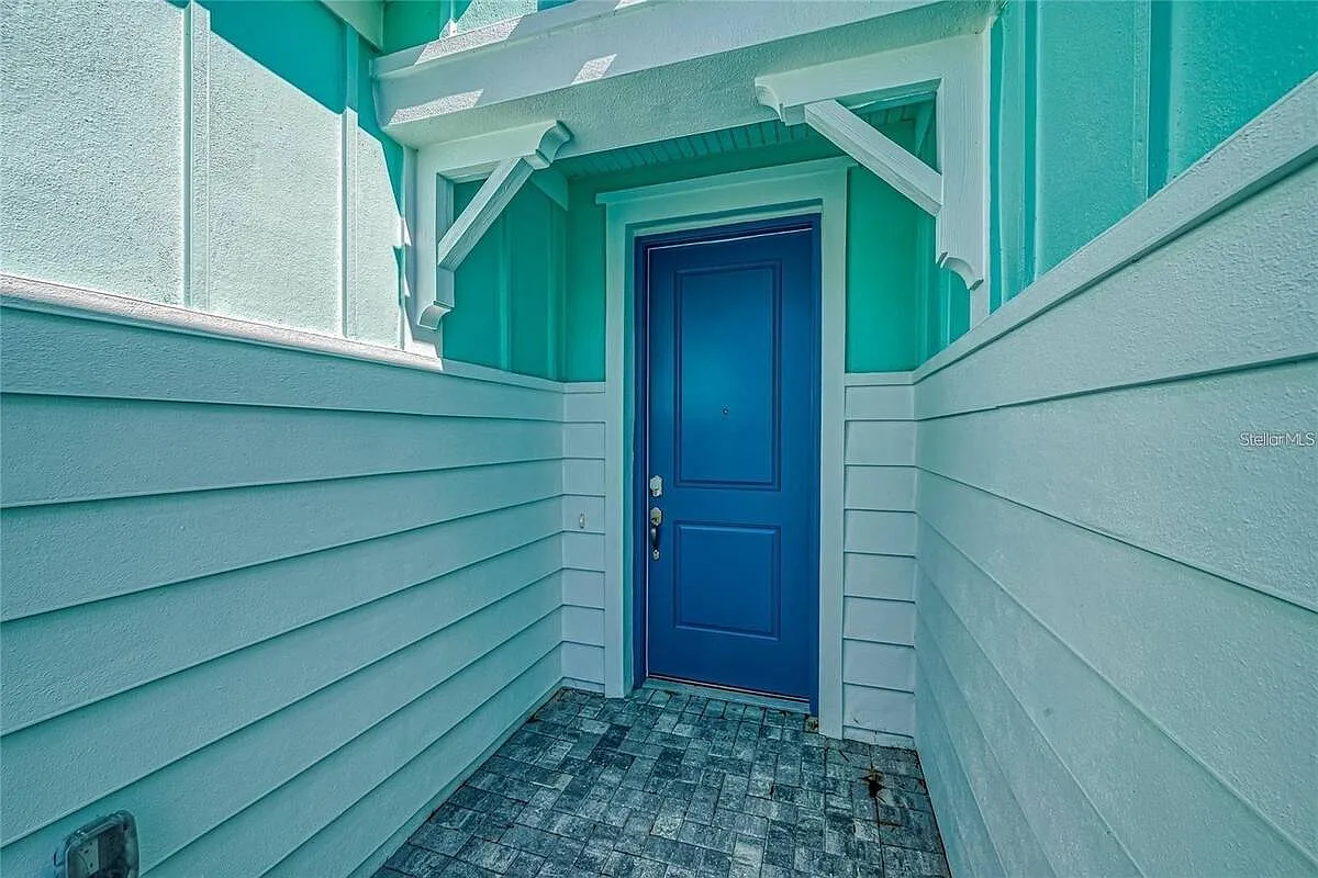 3 bed, 2.5 bath, 2110 sqft, $3,300 — Photo 2