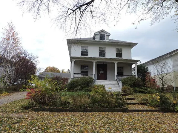 240 S Emmett St, Genoa, IL 60135