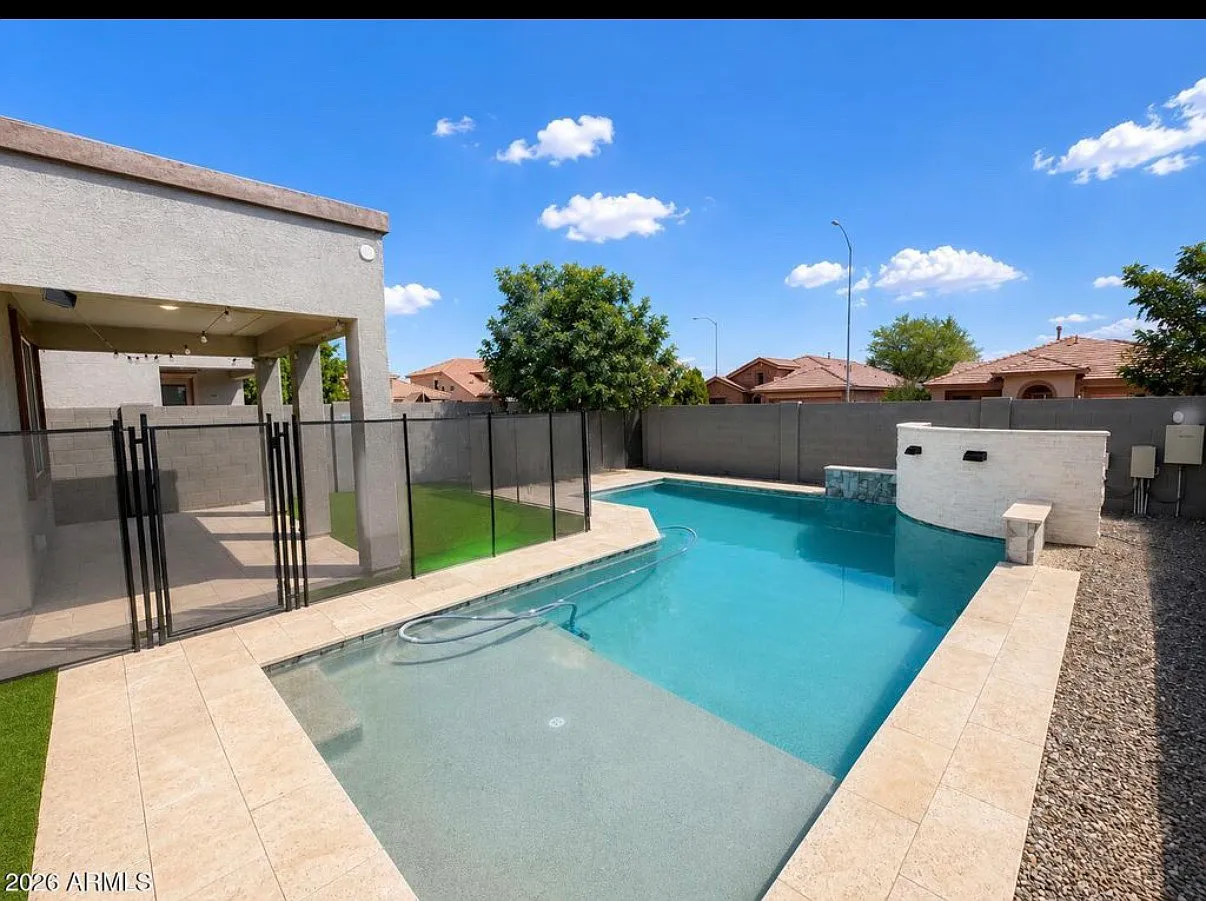 3 bed, 1957 sqft, $2,850 — Photo 3