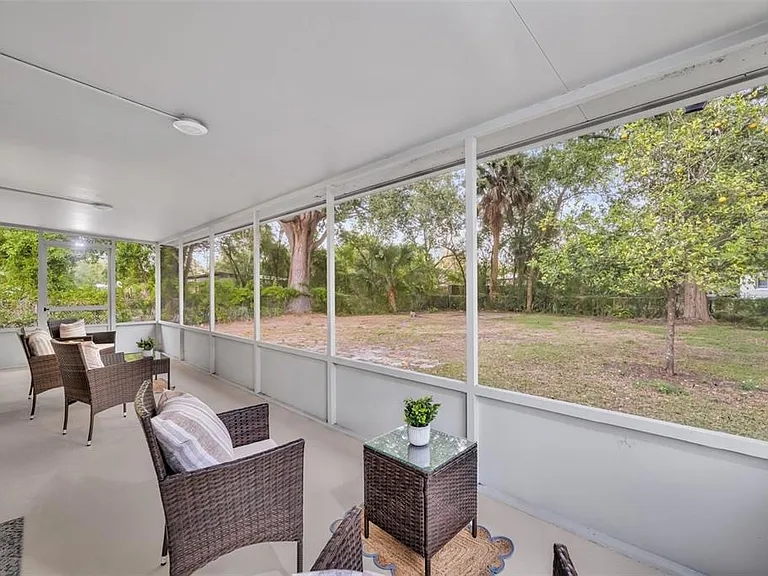 1221 Elinore Dr — Photo 21