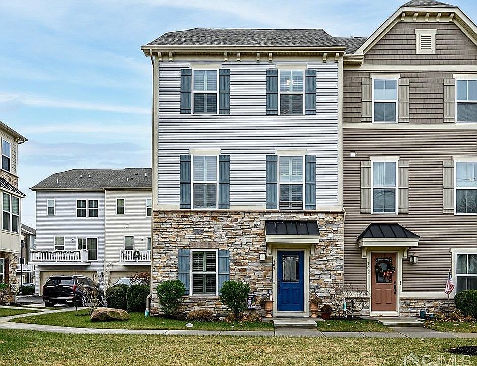 1st image of 303 Bayside Ct