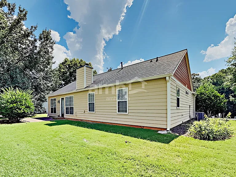 2510 Baysridge Dr NW — Photo 16