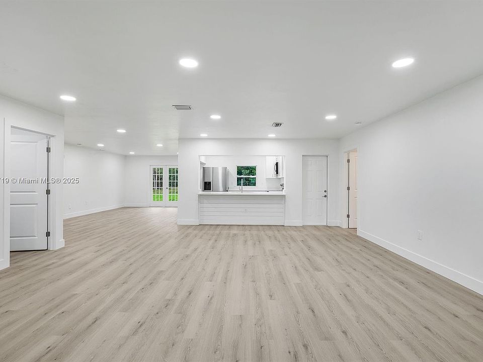 SCANIA770S6×4 3973 4th Ave SE, Naples, FL 34117 | Zillow