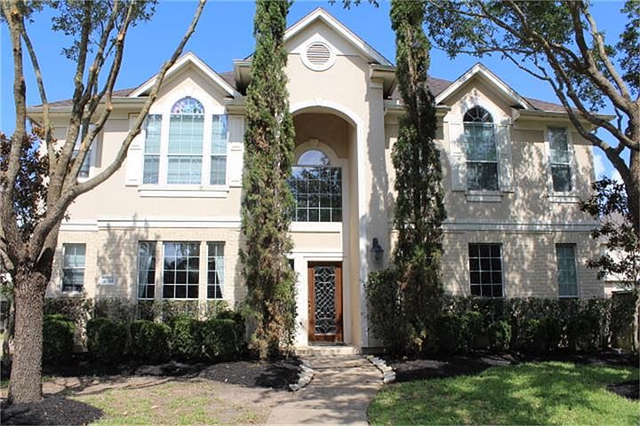 1st image of 4334 Roundtree Ln