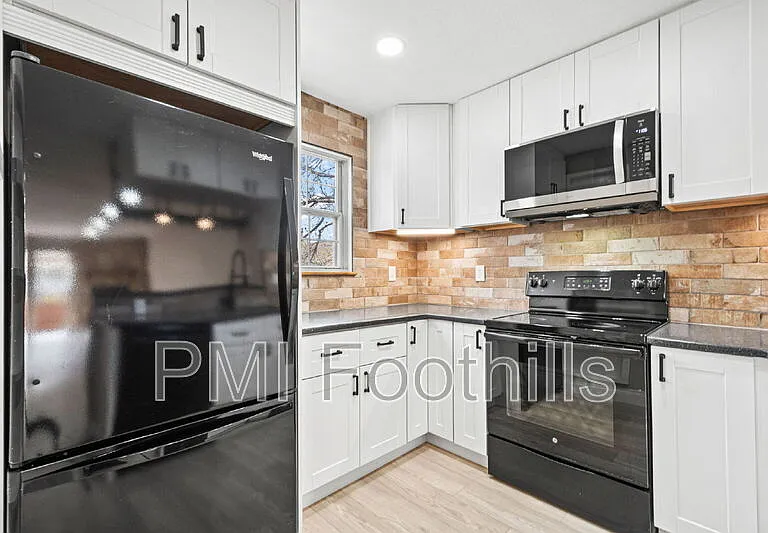 2578 E Nichols Cir — Photo 8