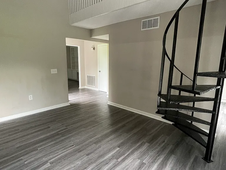 121 Ellis Rd — Photo 8