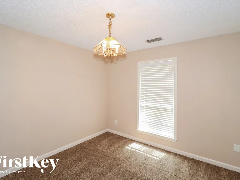 1049 Nolan Ln — Photo 5