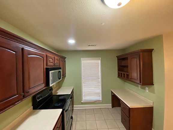3rd image of 3413 Oaklawn Ave