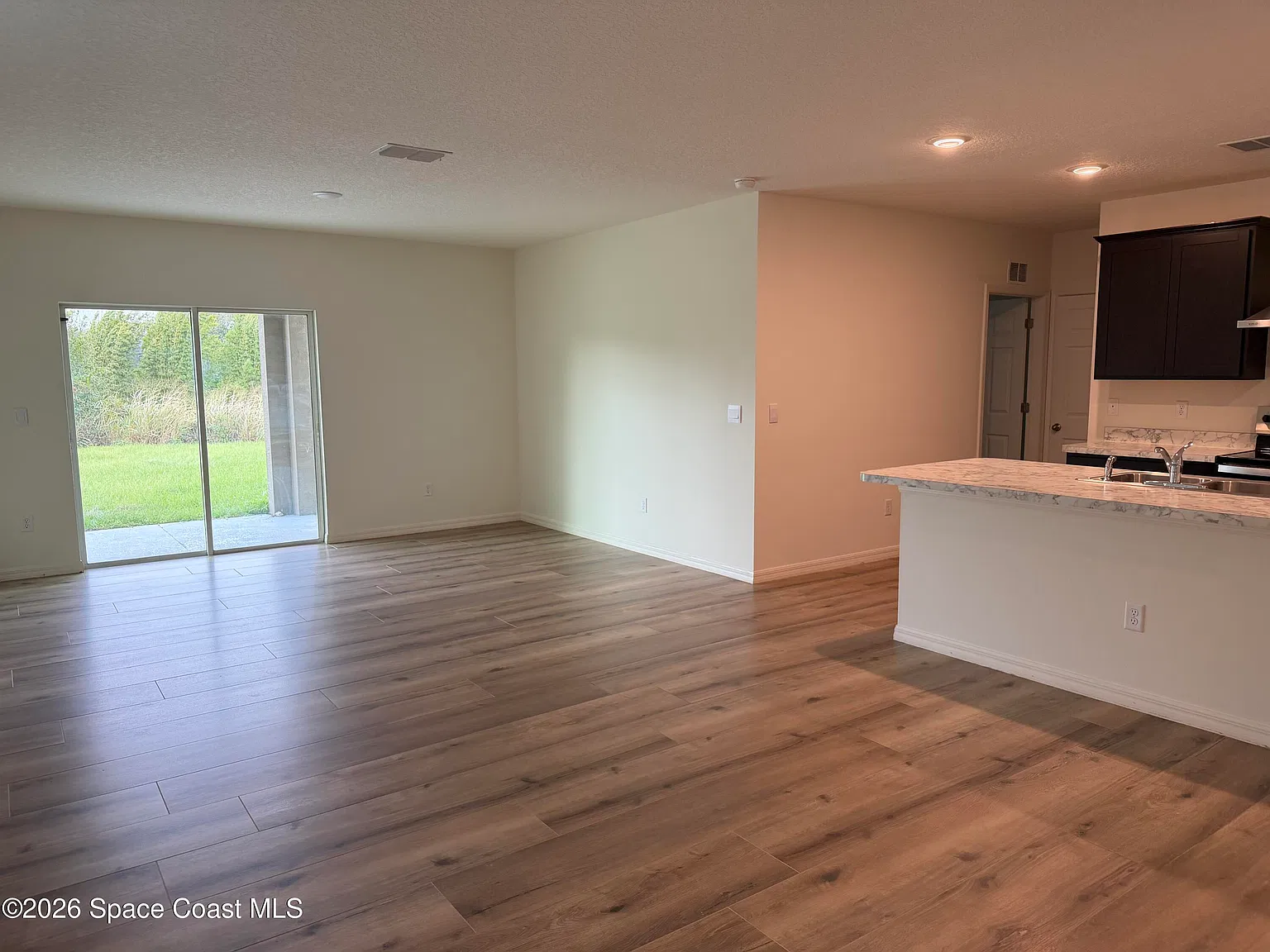 5 bed, 3.0 bath, 2466 sqft, $2,950 — Photo 3