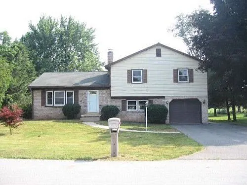 331 Shetland Dr photo 1