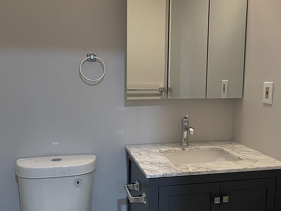 3rd image of 121 Wyndham Pl
