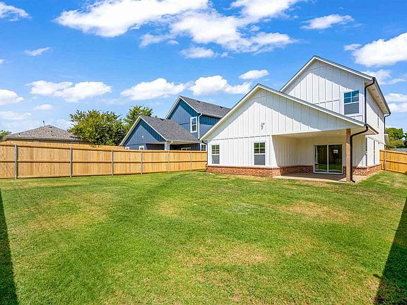 4th image of 910 4th St