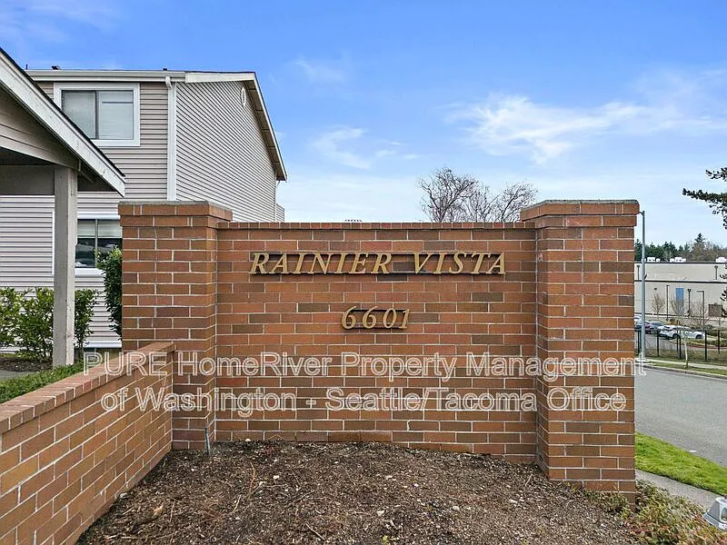 6601 S 8th St — Photo 2