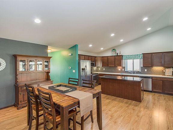 4th image of 550 Bear Dr