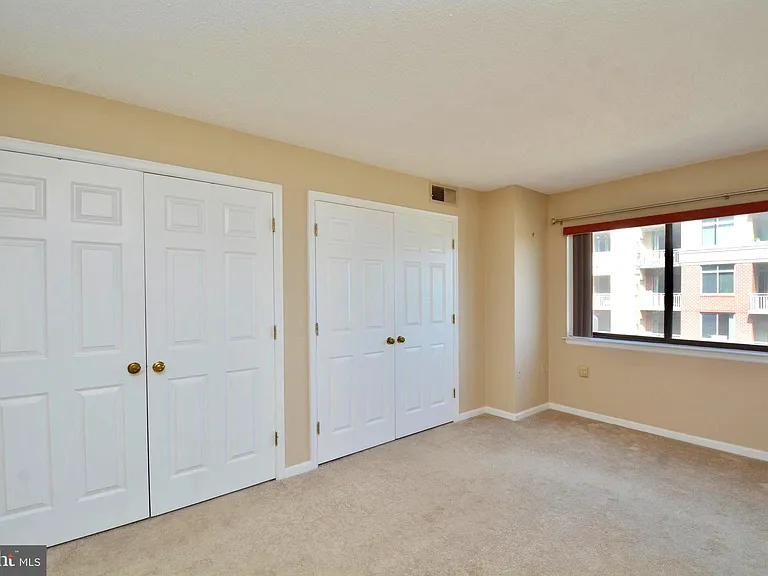 1301 N Courthouse Rd #1512 — Photo 21