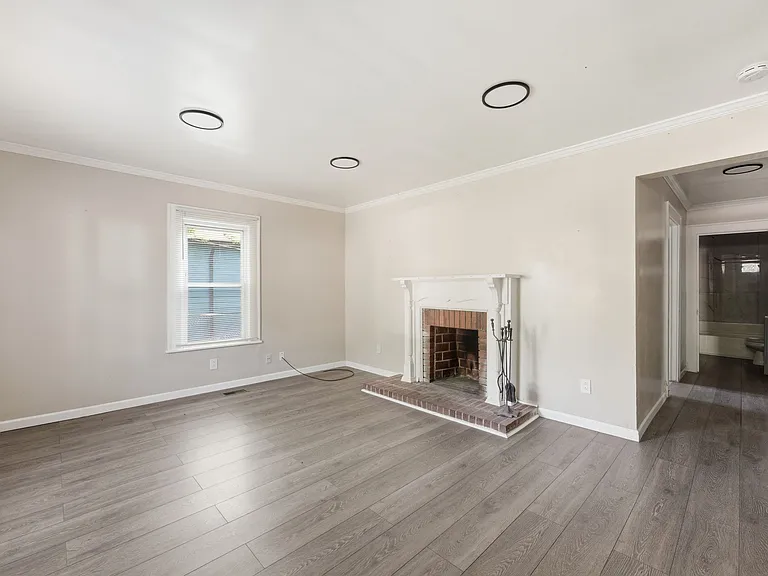 214 Markham St — Photo 4