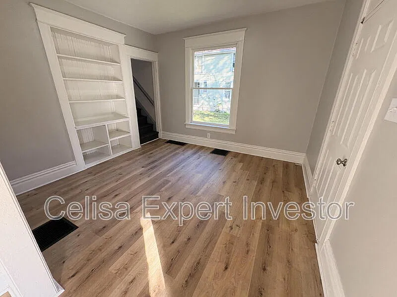 3 bed, 1.0 bath, 1248 sqft, $1,275 — Photo 2