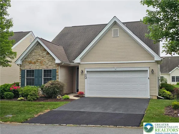 15 Devonshire Dr, Easton, PA 18045
