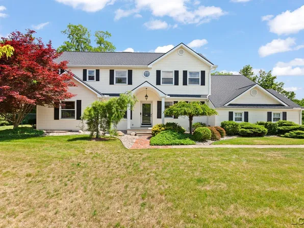 817 Outer Dr, Tecumseh, MI 49286