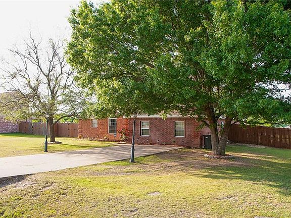 2nd image of 219 Janis Ln