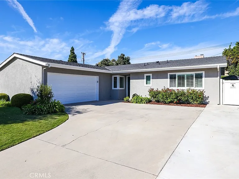5251 Anthony Ave — Photo 1