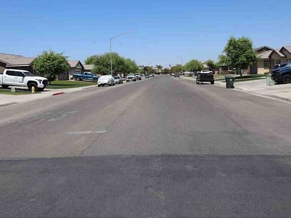 Exterior Neighborhood (street photo)