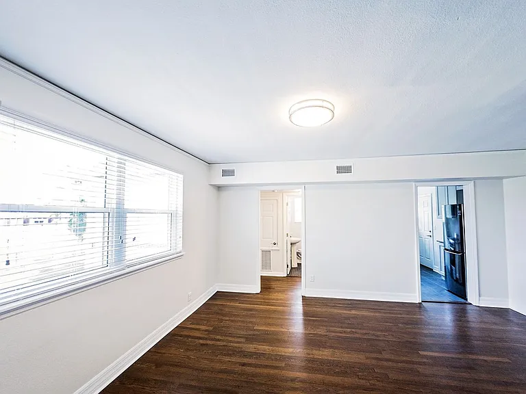 847 Highland Ave — Photo 5