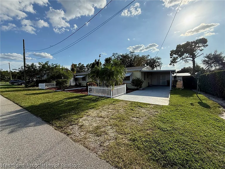 647 Holmes Ave — Photo 2