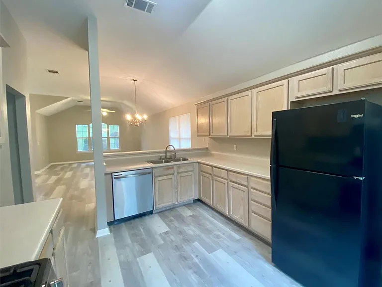5710 Lark Creek Dr — Photo 7