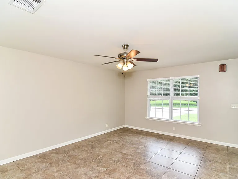 145 Lyndhurst Dr — Photo 5