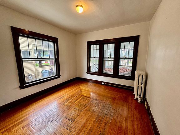 3rd image of 921 W Cross St APT 3