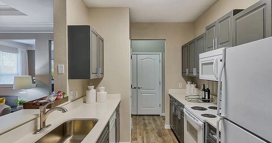 Summit Ridge Apartments — Photo 3