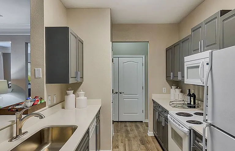 Summit Ridge Apartments — Photo 3