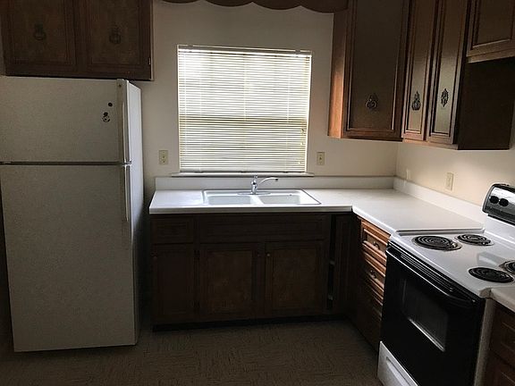 2nd image of 458 Broadview Ave