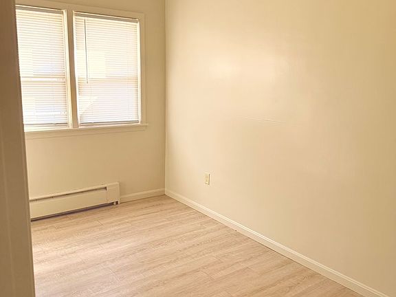4th image of 2084 W 4th St APT 6