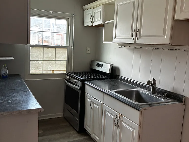 420 E Spruce St — Photo 2