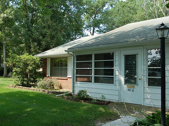 2nd image of 40A Cambridge Ct #100A