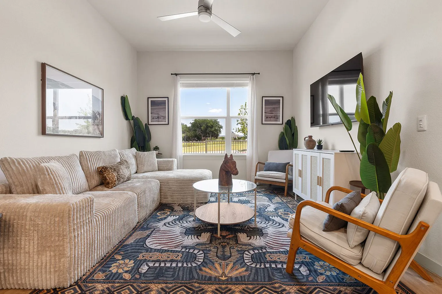 1 bed, 1.0 bath, 742 sqft, $2,970 — Photo 3