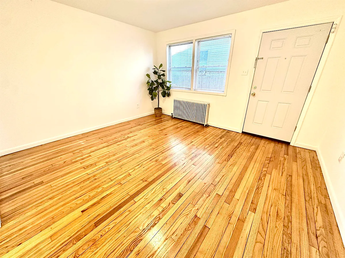 Building Photo - 31-33 Tillinghast St #3